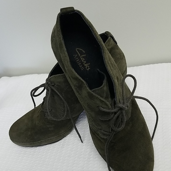 Clark's Artisan Lace Up Booties - Picture 2 of 6